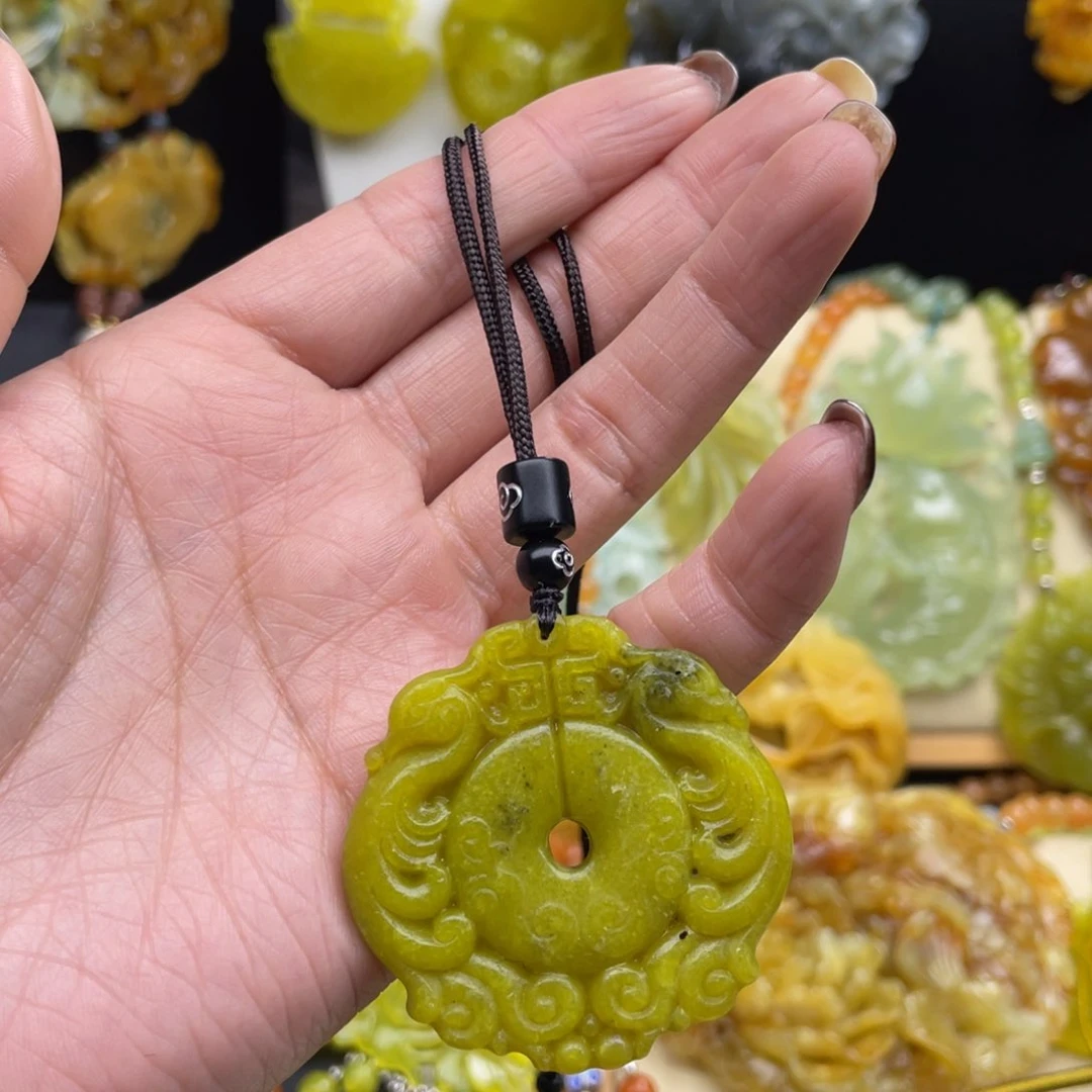 未镶嵌蛇纹石玉颈饰