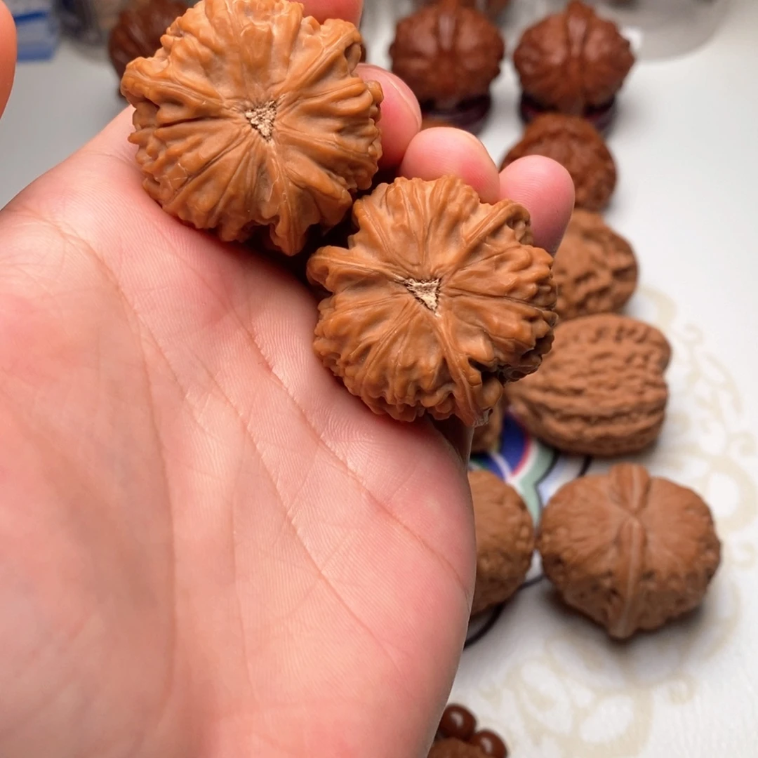两***清把件桃核全品御龙