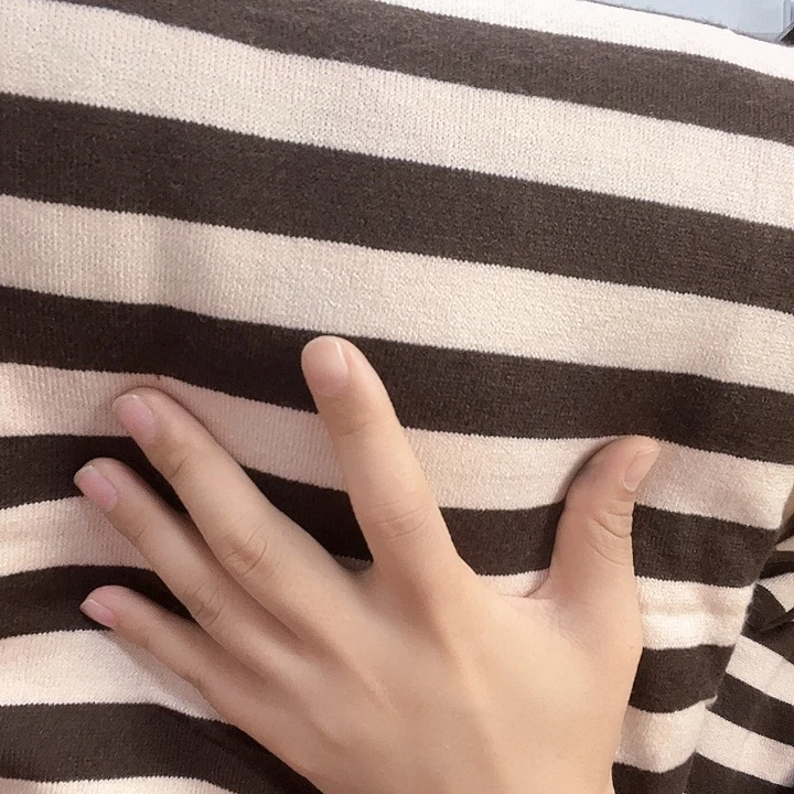 咖白条纹羊绒针织两米