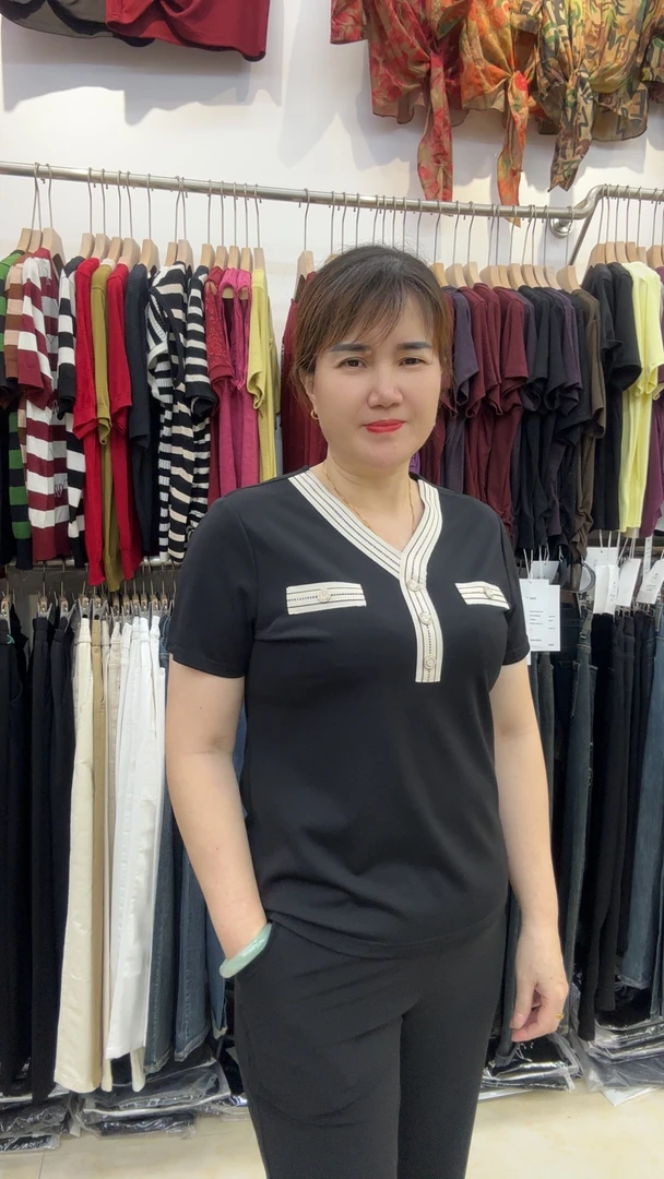 夏季新款时尚V领短袖宽松遮肚子显瘦减龄百搭5016