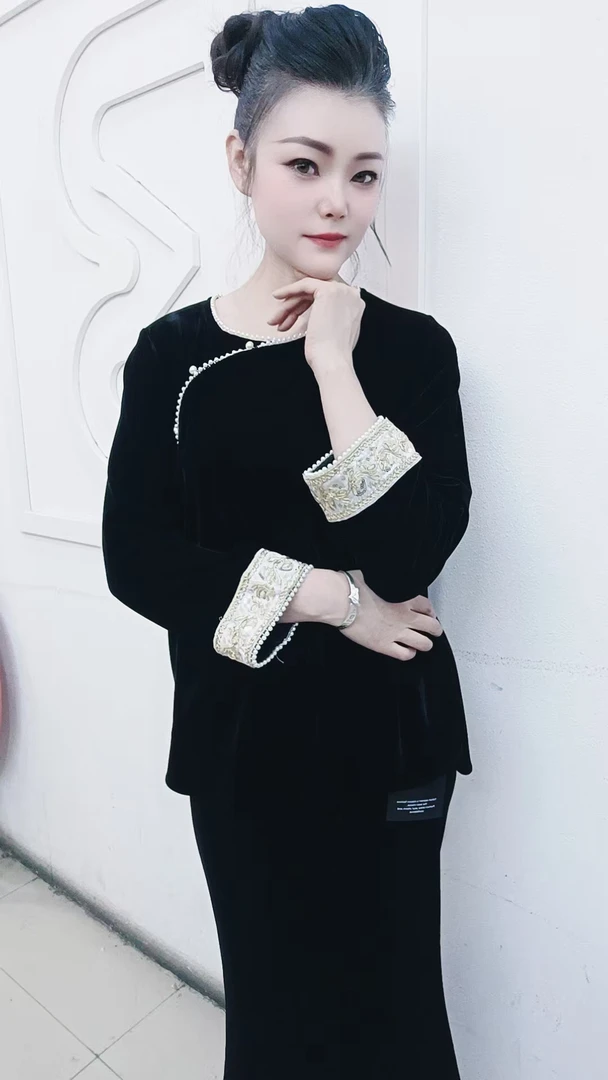 新中式钉珠重工刺绣丝绒衬衫新品国风宽松显瘦上衣女