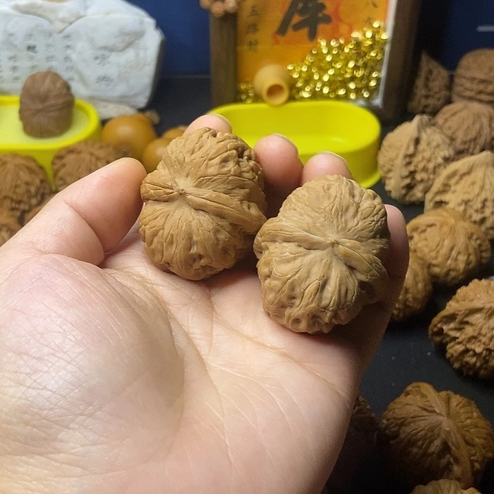 y***.文玩核桃   元宝