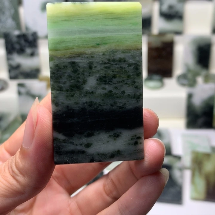 独山玉未镶嵌颈饰