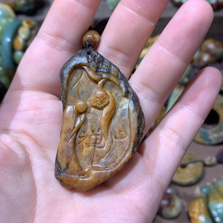 未镶嵌岫岩河磨玉（透闪石质玉）把件