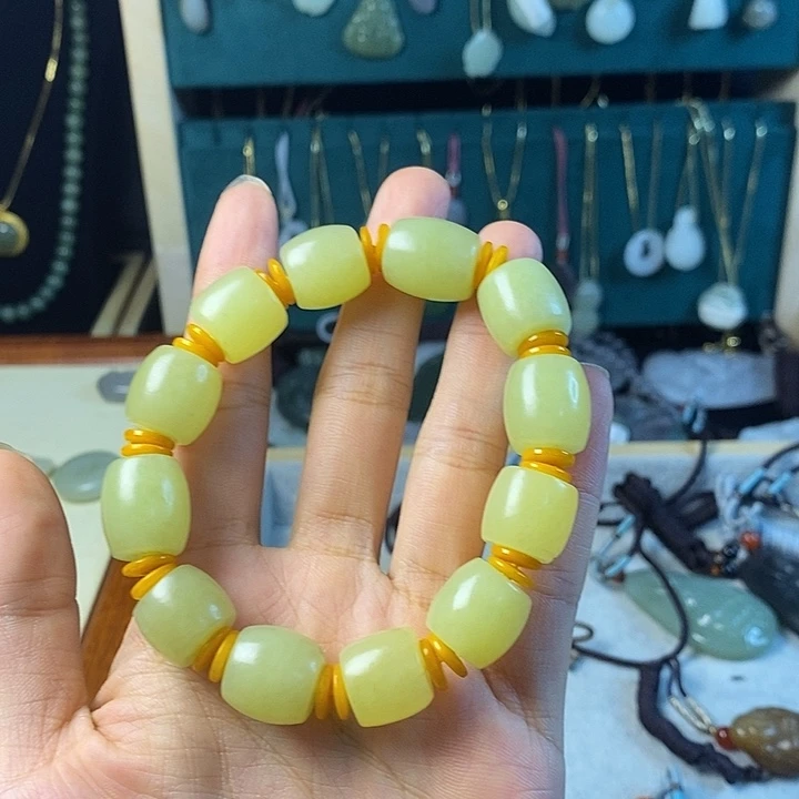 和田玉未镶嵌吊坠(赠链)