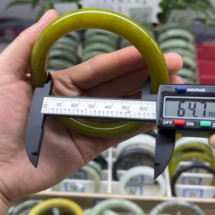 蛇纹石玉未镶嵌手镯59