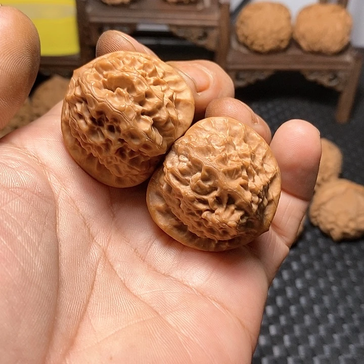 文玩核桃吊坠37尺，瓷娃娃