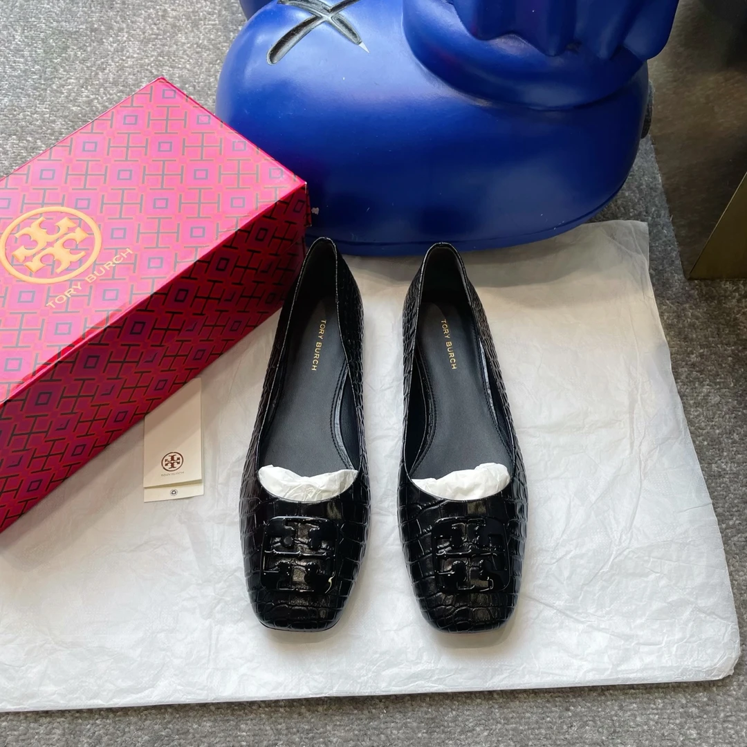 未使用 TORY BURCH/汤丽柏琦 黑色平底单鞋/鞋码8M/0000