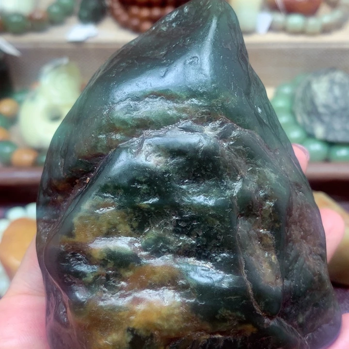 透闪石质玉未镶嵌珠宝奇石