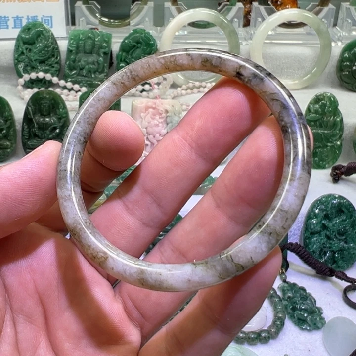 未镶嵌独山玉手镯