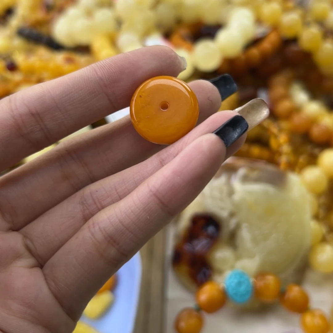 琥珀珠宝奇石未镶嵌