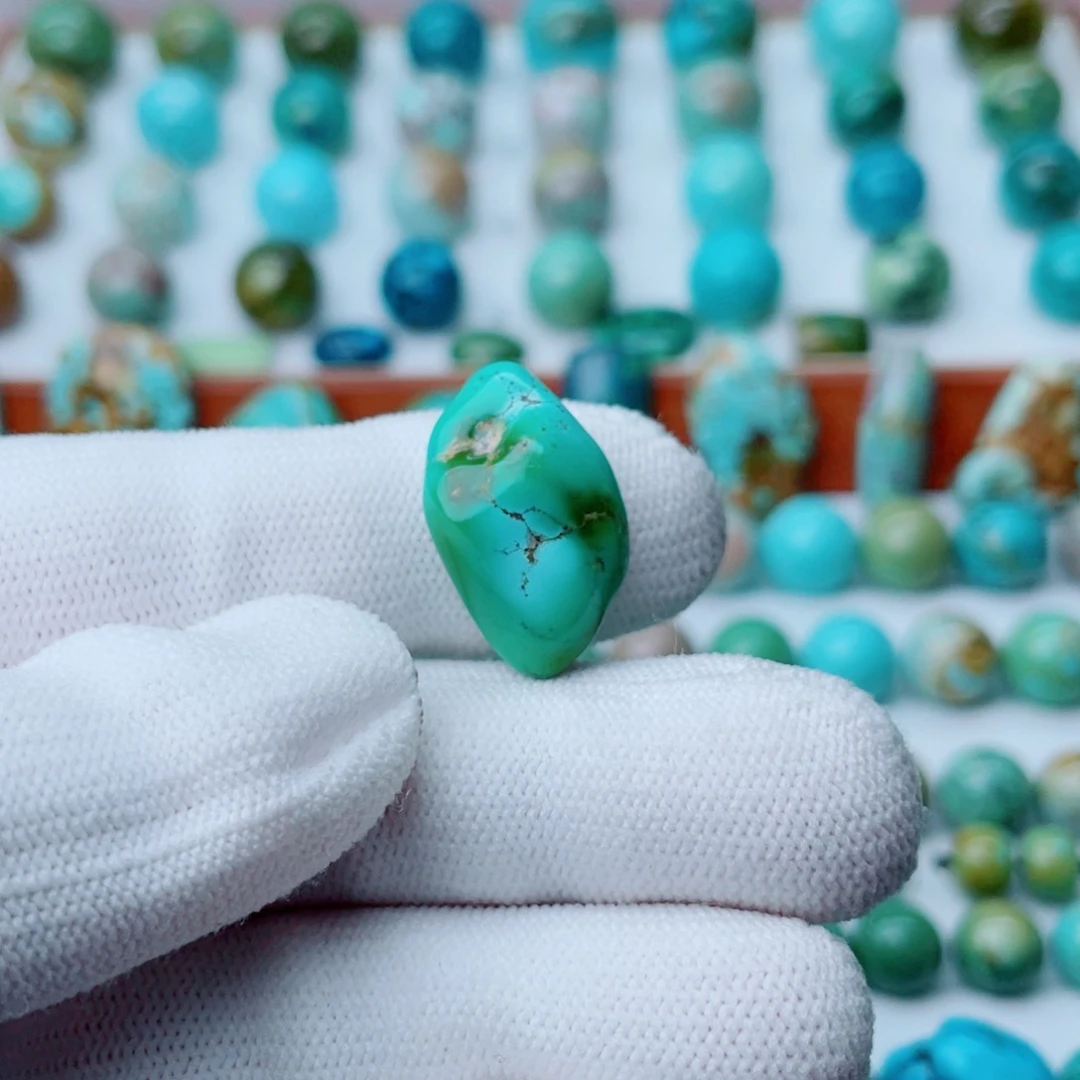 未镶嵌绿松石珠宝奇石