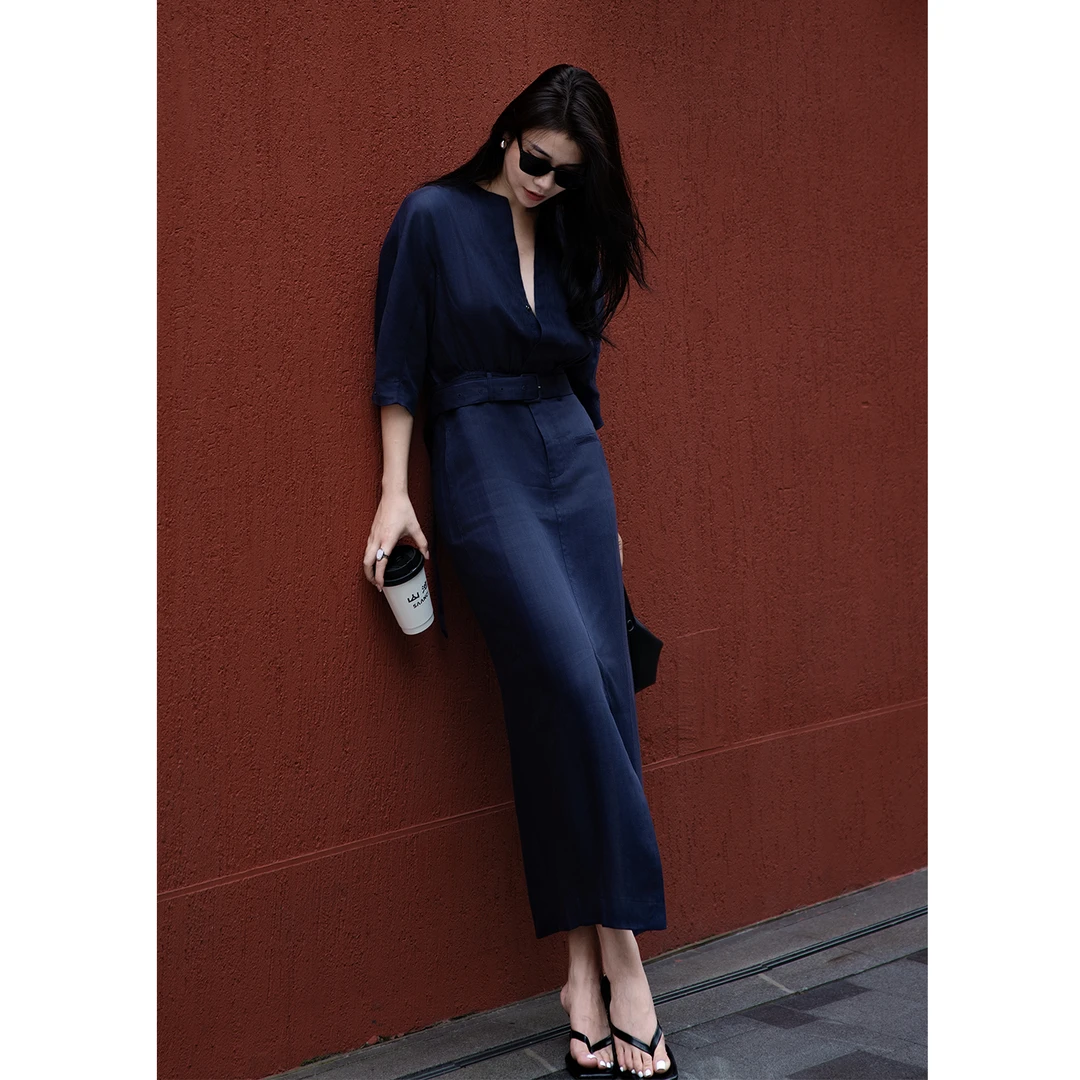 高端亚麻连衣裙女2025夏季新款搭配腰带V领短袖修身显瘦极简长裙