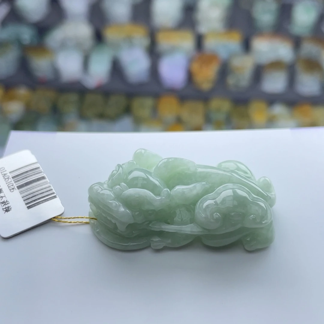 翡翠未镶嵌颈饰貔貅