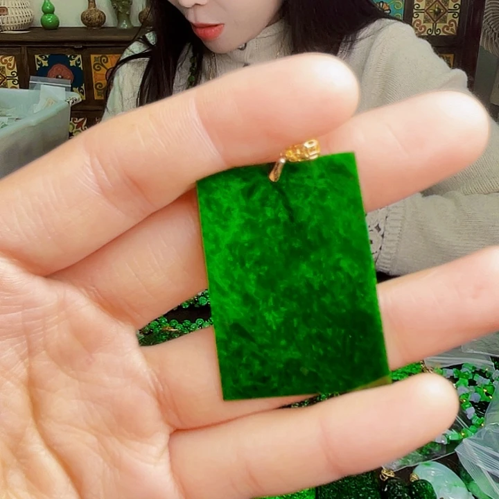 翡翠18K金镶嵌颈饰多样性