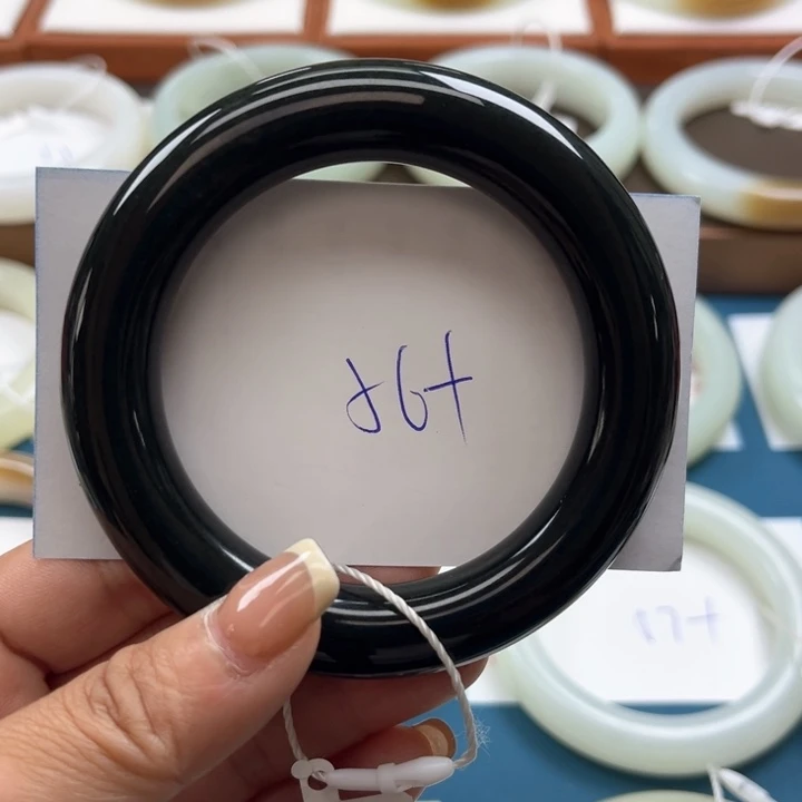 和田玉手镯未镶嵌微*