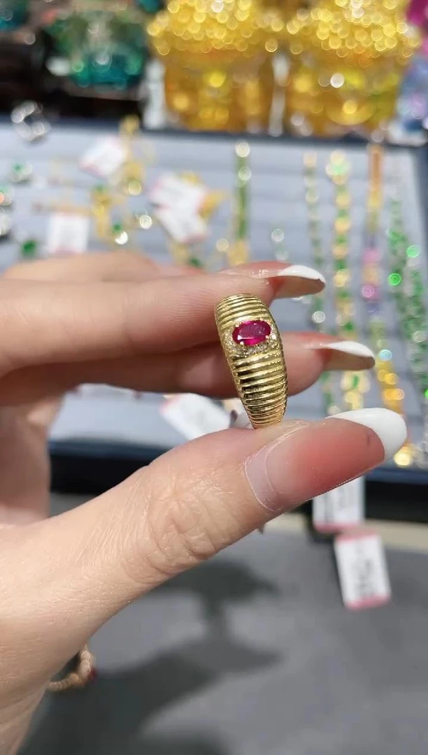 18K金镶嵌天然红宝石戒指 K黄