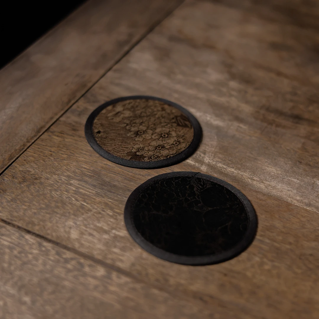 【慢蓝】万花黑咖 包边香云纱杯垫/2片一组（慢蓝梵田S0003）