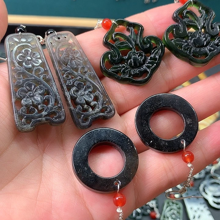 未镶嵌蛇纹石玉耳饰一**好