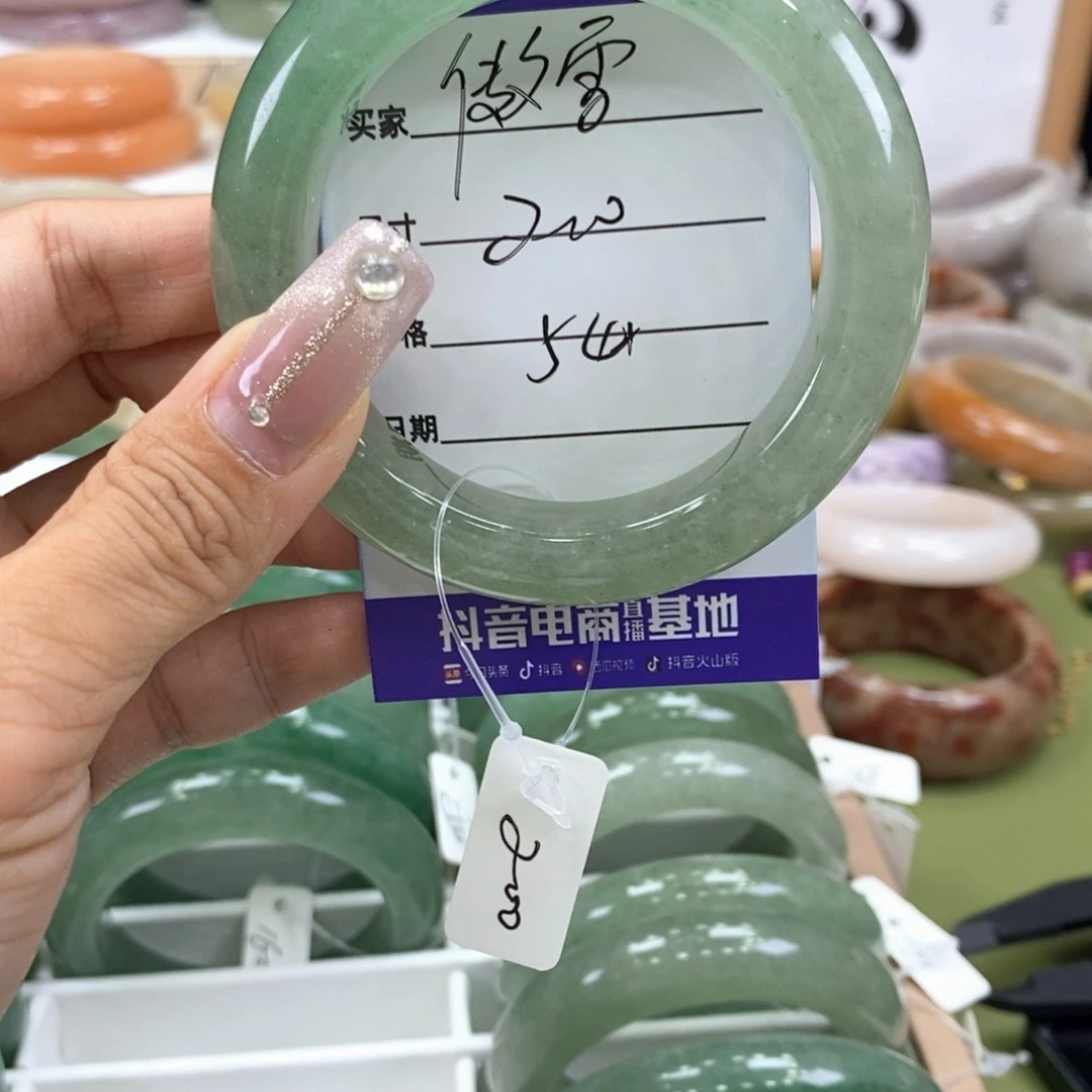 石英质玉手镯未镶嵌傲**霜