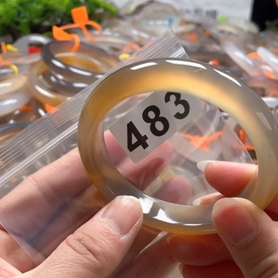 玛瑙/玉髓手镯未镶嵌