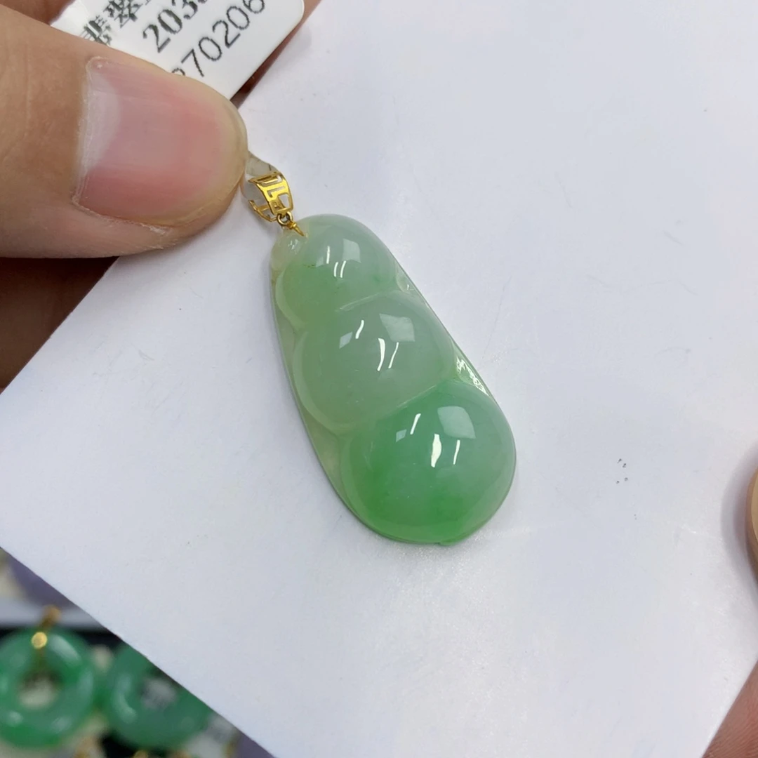 翡翠18K金镶嵌颈饰翡翠