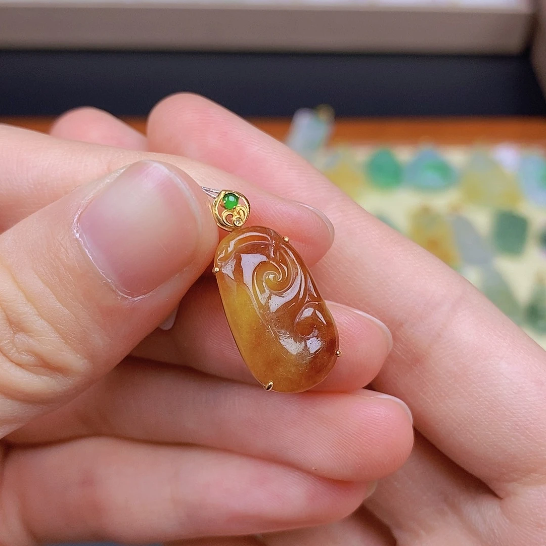 翡翠颈饰18K金镶嵌翡翠