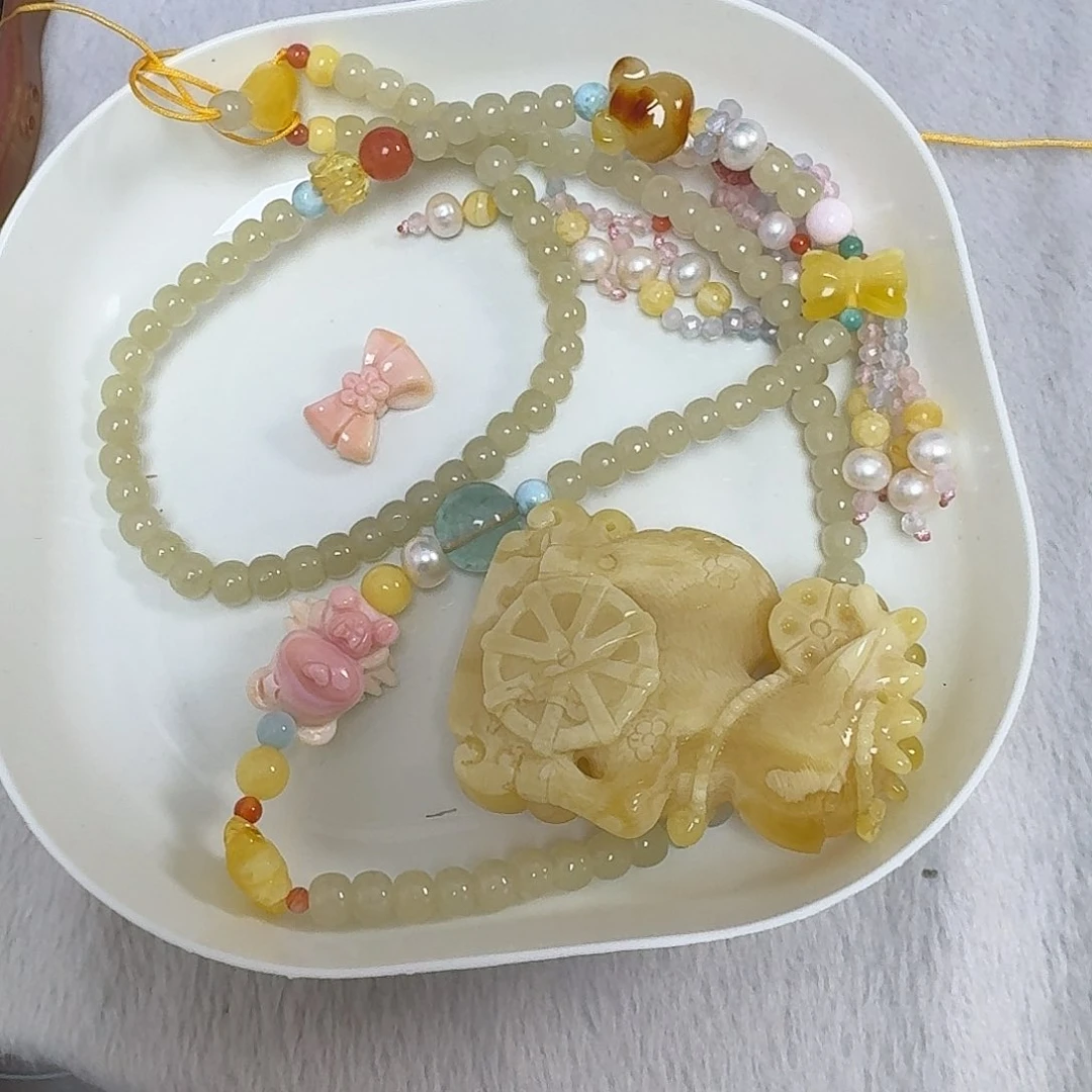 未镶嵌琥珀裸石七****?蜜蜡