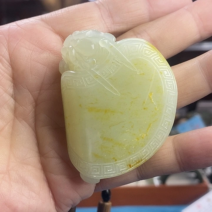 和田玉未镶嵌把件