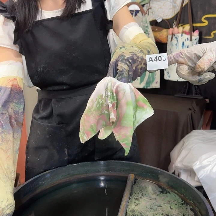 403桃红柳绿缎面发圈