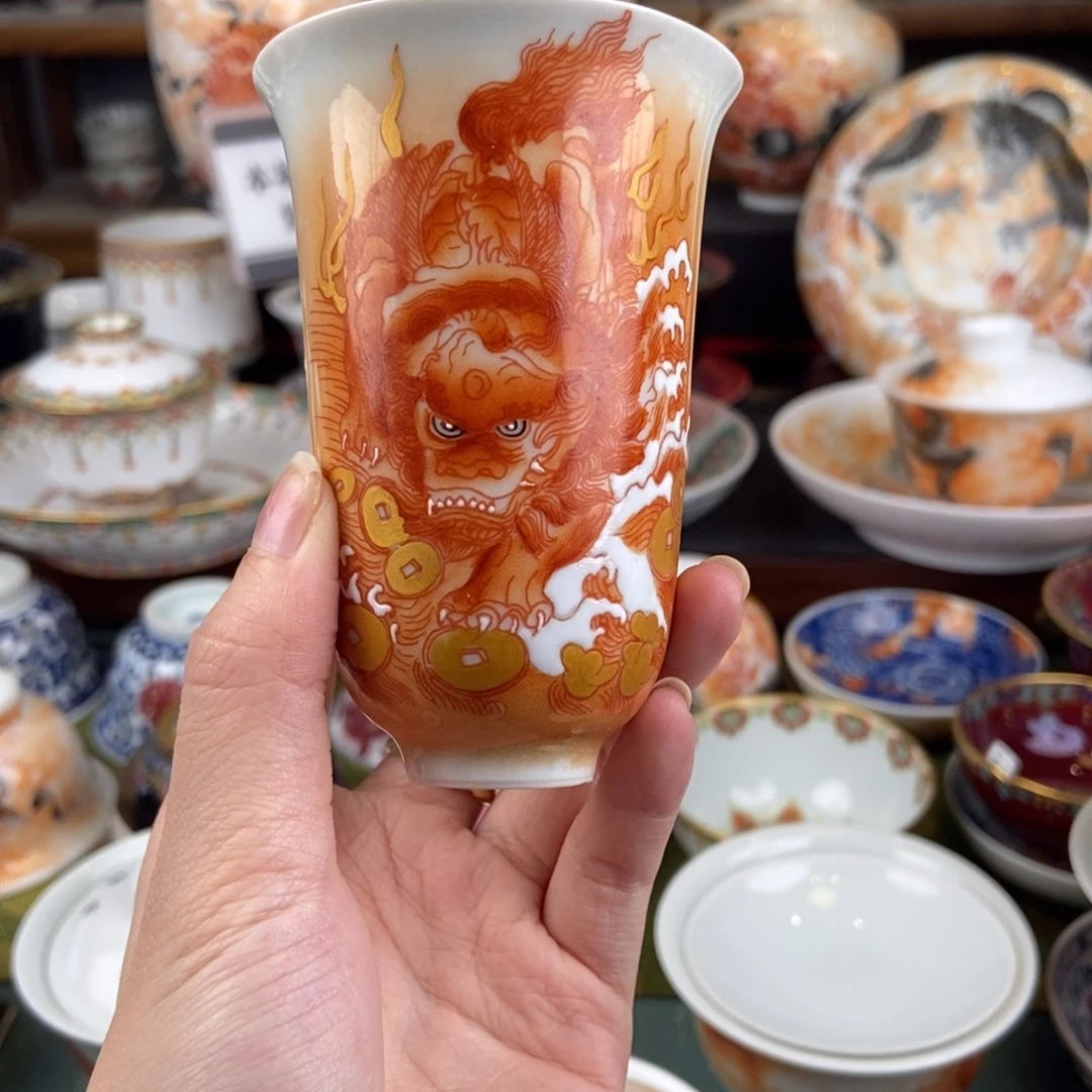 陶瓷的设计师是一个