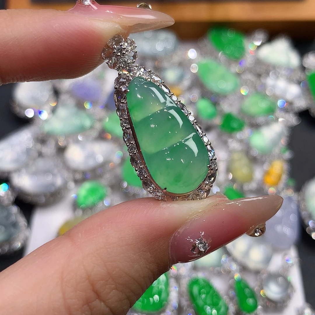 翡翠颈饰18K金镶嵌豆子