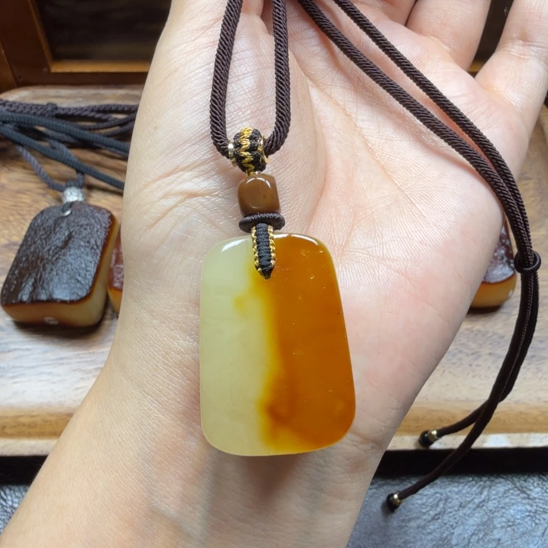 琥珀未镶嵌吊坠(赠链)