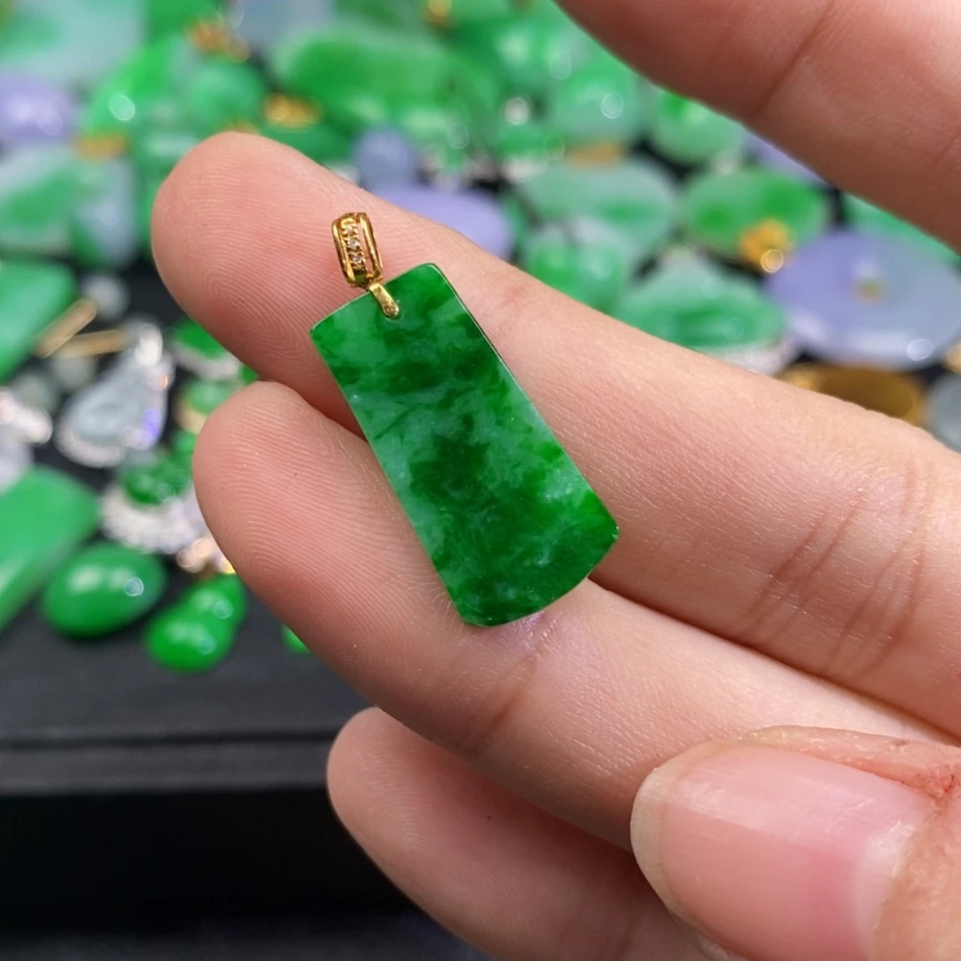 翡翠18K金镶嵌颈饰翡翠