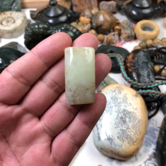 未镶嵌岫岩老玉（透闪石质玉）挂件