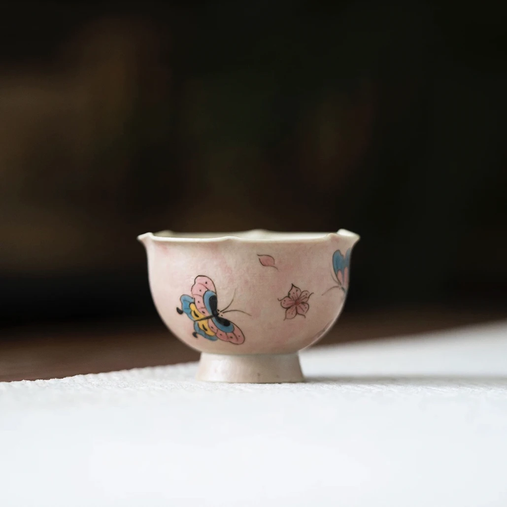 焦糖釉手绘蝶恋花桃花粉黛小高足花口茶杯家用陶瓷品茗杯功夫茶具
