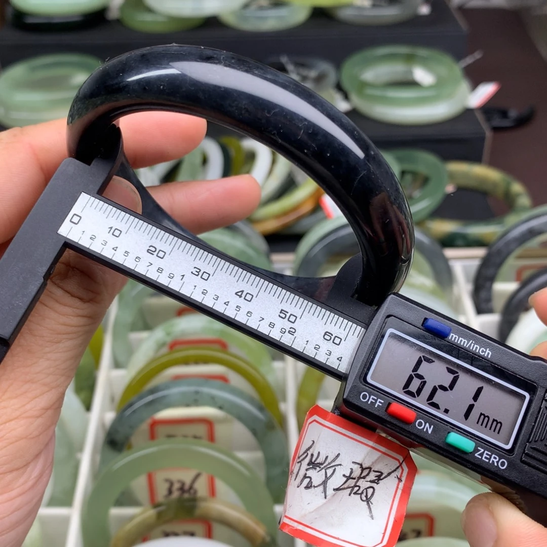 蛇纹石玉未镶嵌手镯357
