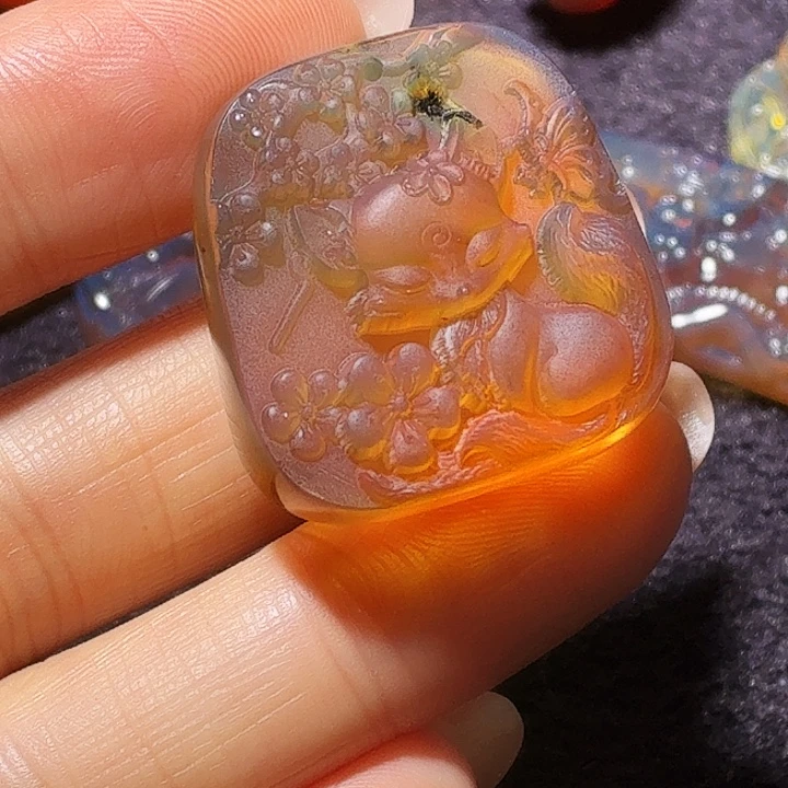 未镶嵌颈饰琥珀吊