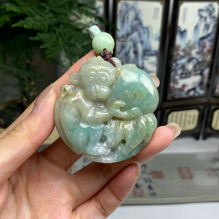 飘绿灵猴献瑞挂件 天然翡翠A货