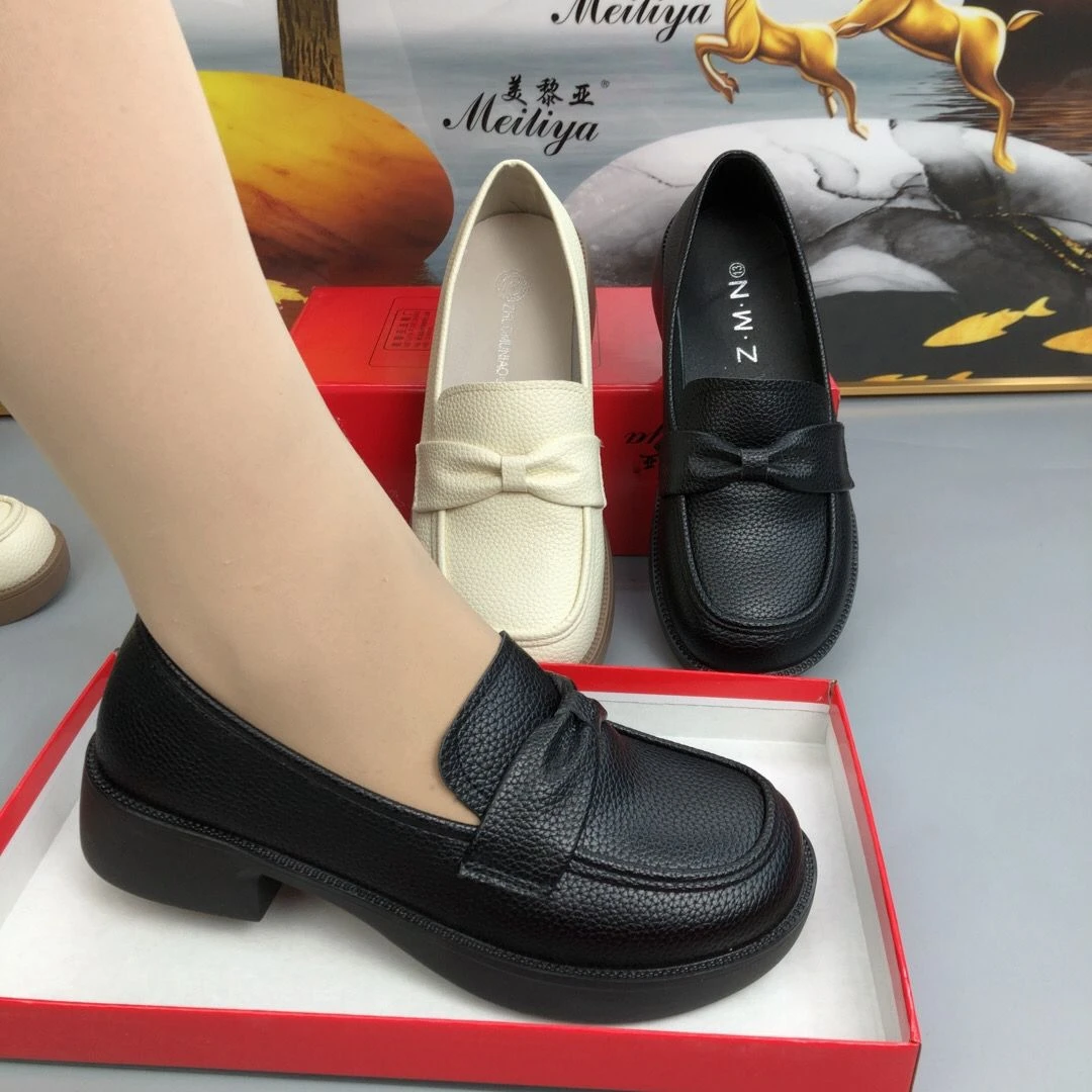 轻便厚底妈妈鞋时尚舒适一脚蹬乐福鞋软底软面女士春秋小皮鞋休闲