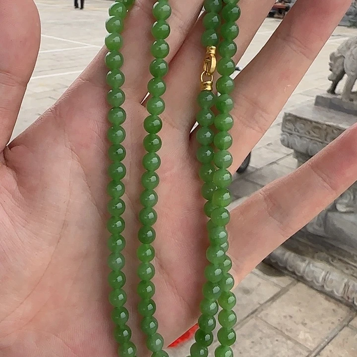 颈饰未镶嵌和田玉果阳绿项链