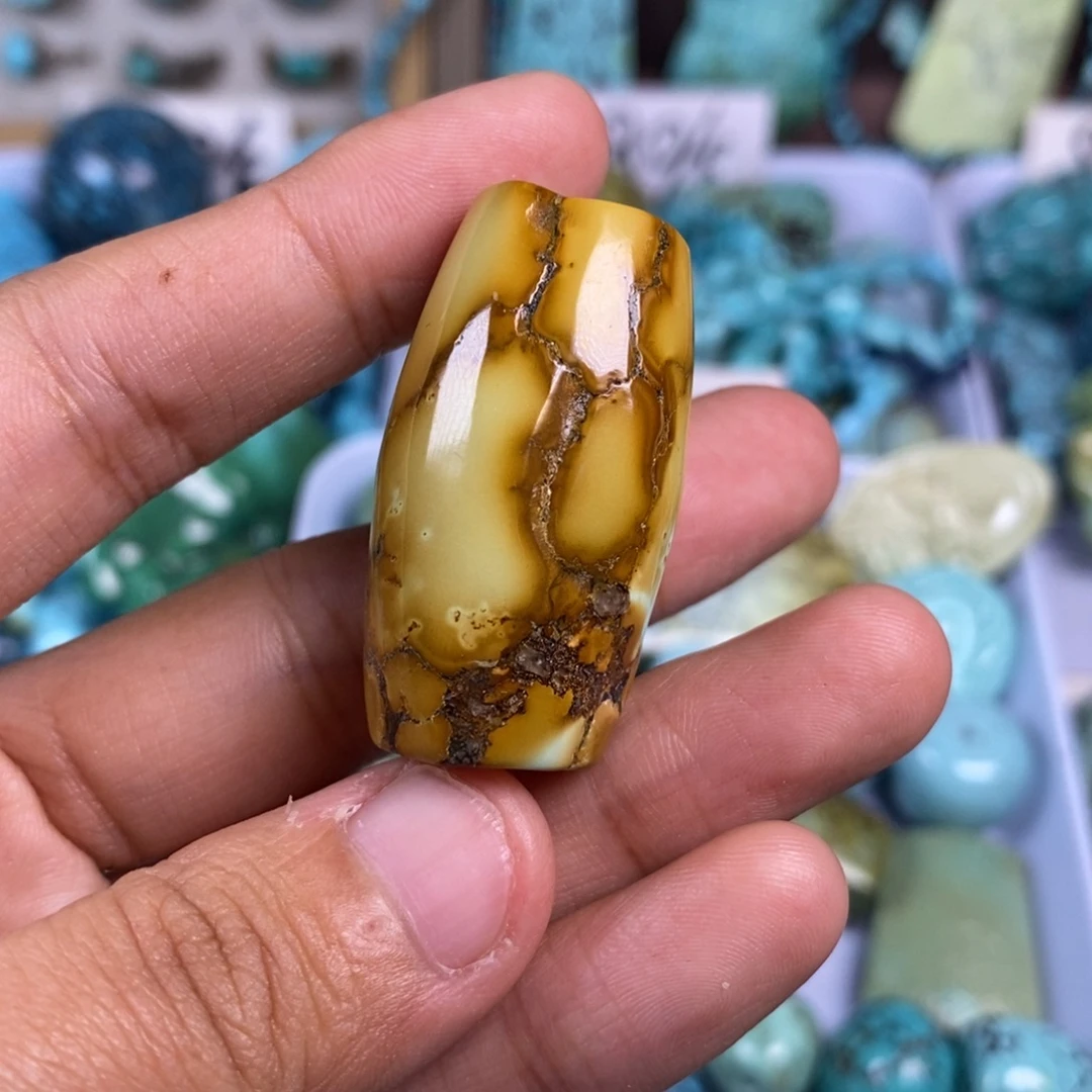 绿松石未镶嵌颈饰