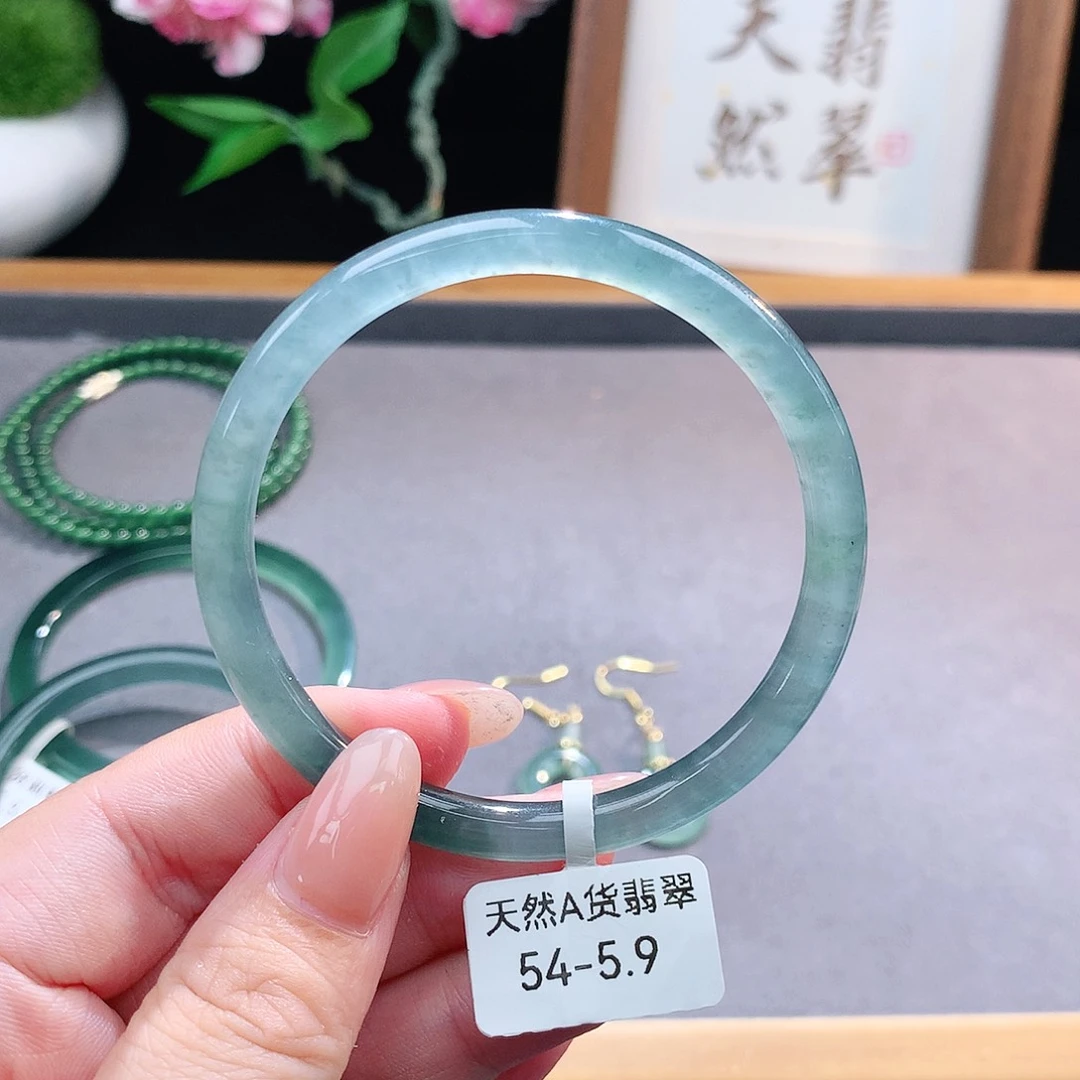 未镶嵌手镯（圆镯）翡翠