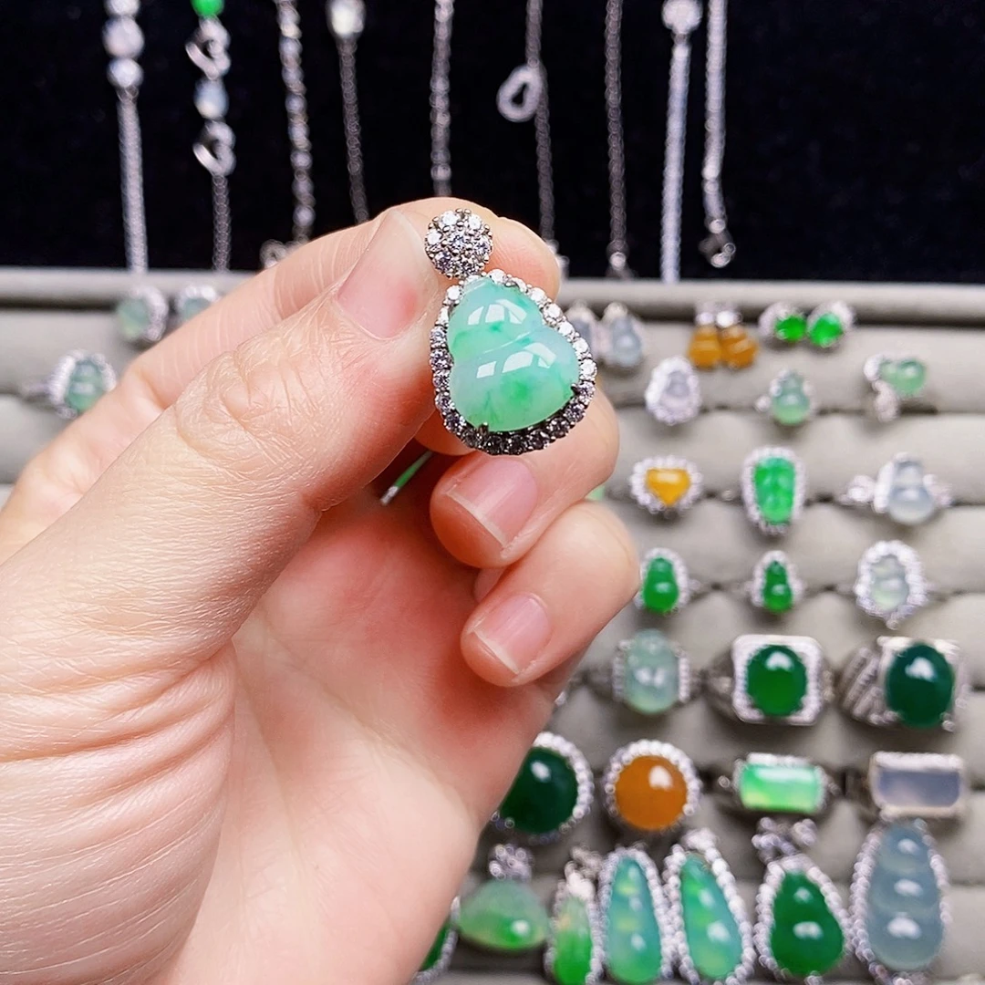 翡翠银S925镶嵌颈饰葫芦