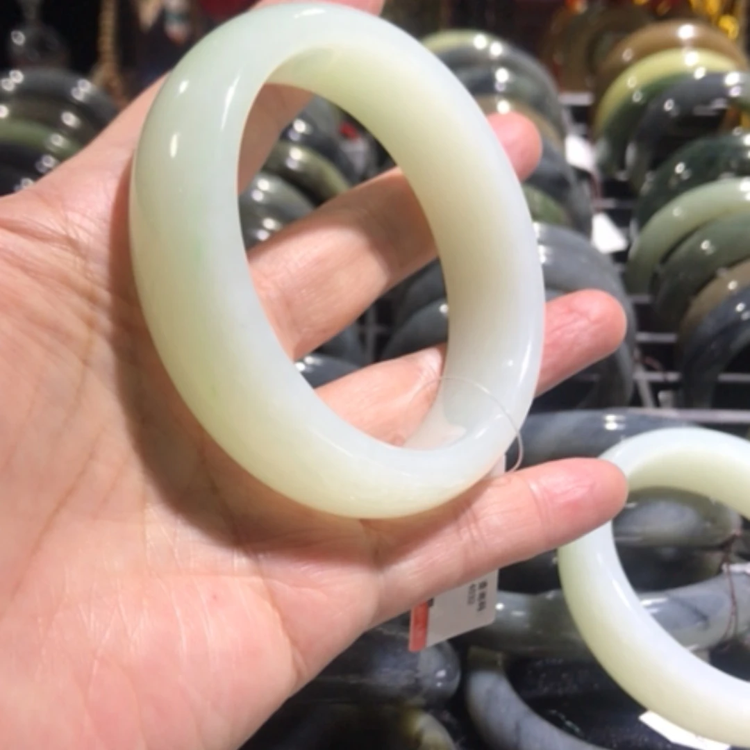 【闪购商品】和田玉手镯未镶嵌迎*