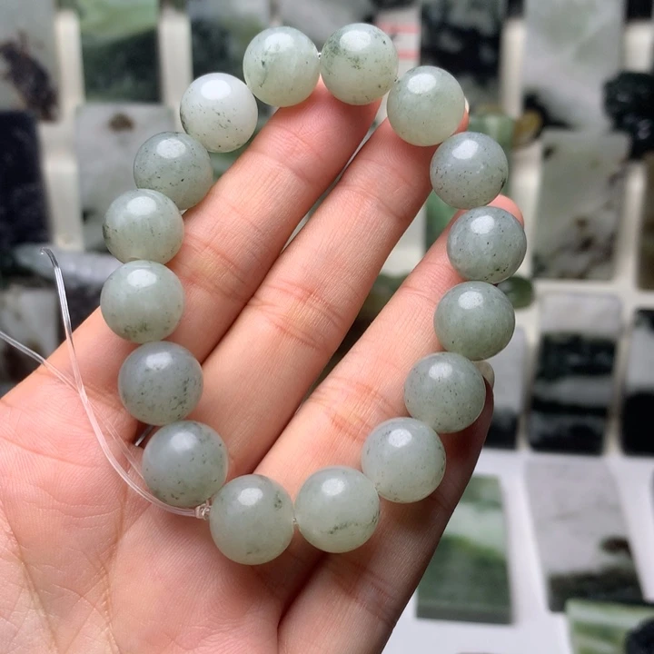 独山玉未镶嵌颈饰