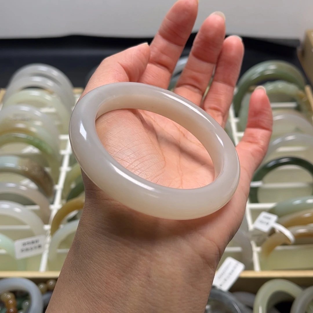 和田玉未镶嵌手镯56.6圈