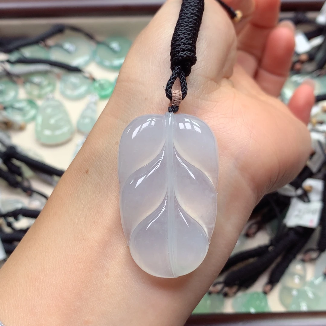 翡翠未镶嵌颈饰叶子