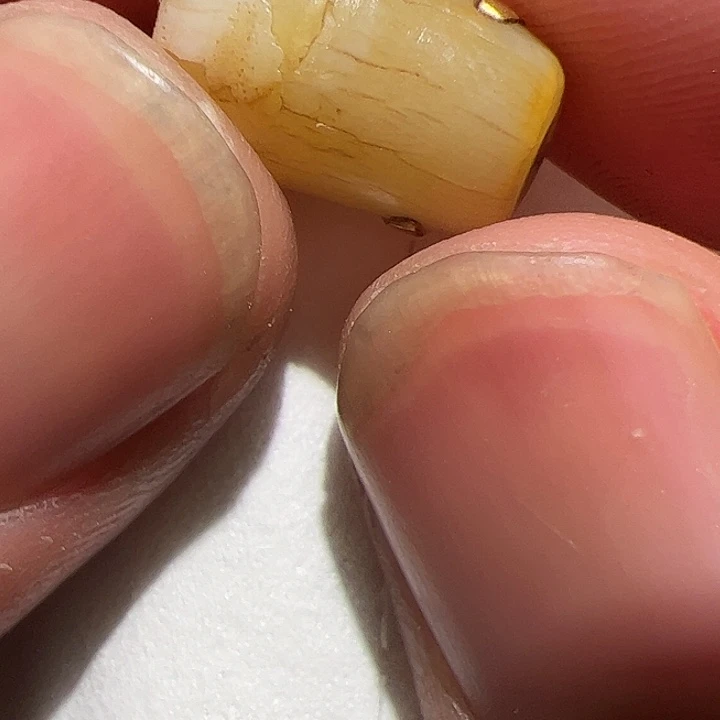 玻璃颈饰在这里的时候