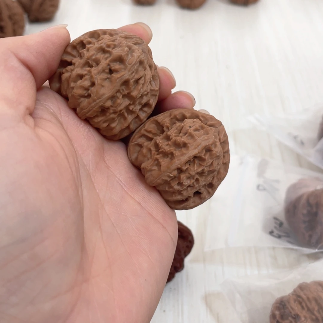 小****文玩核桃吊坠白狮子37尺全品